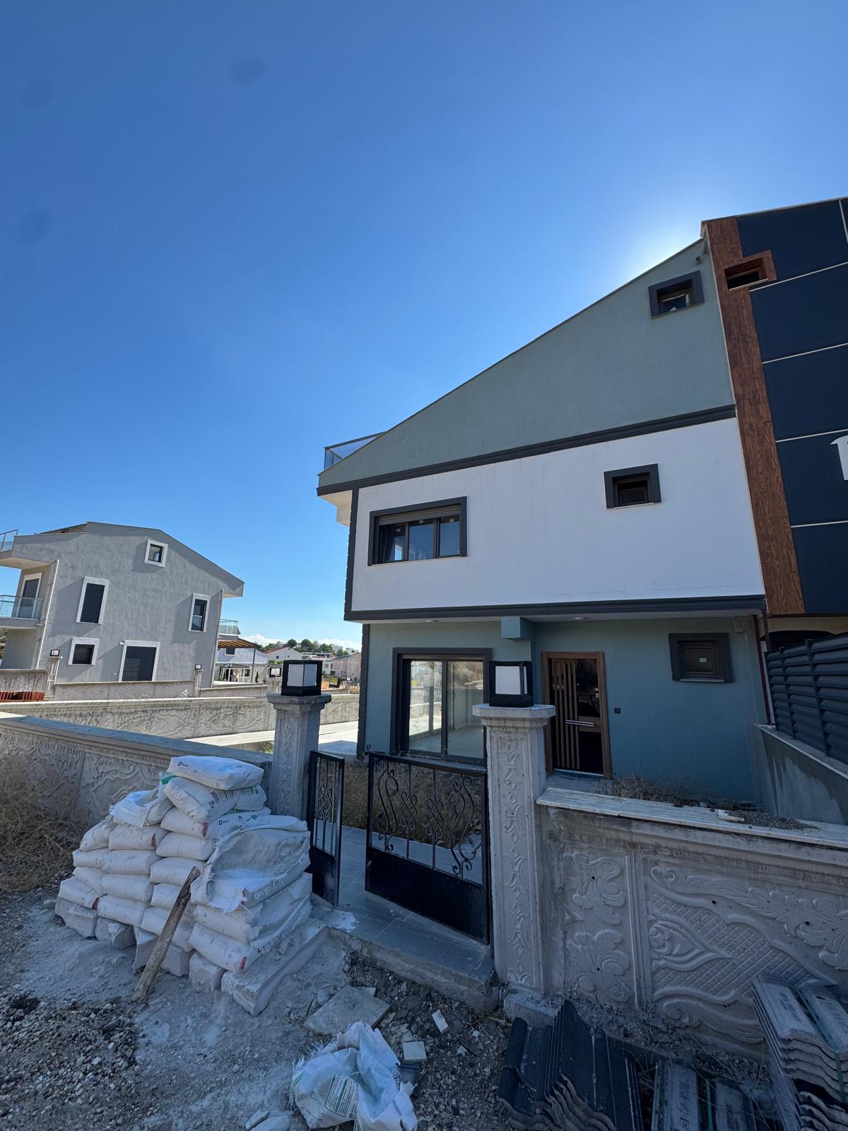 Tunççan Sitesi'nde Full Deniz Manzaralı 4+1 Lüks Satılık Villa